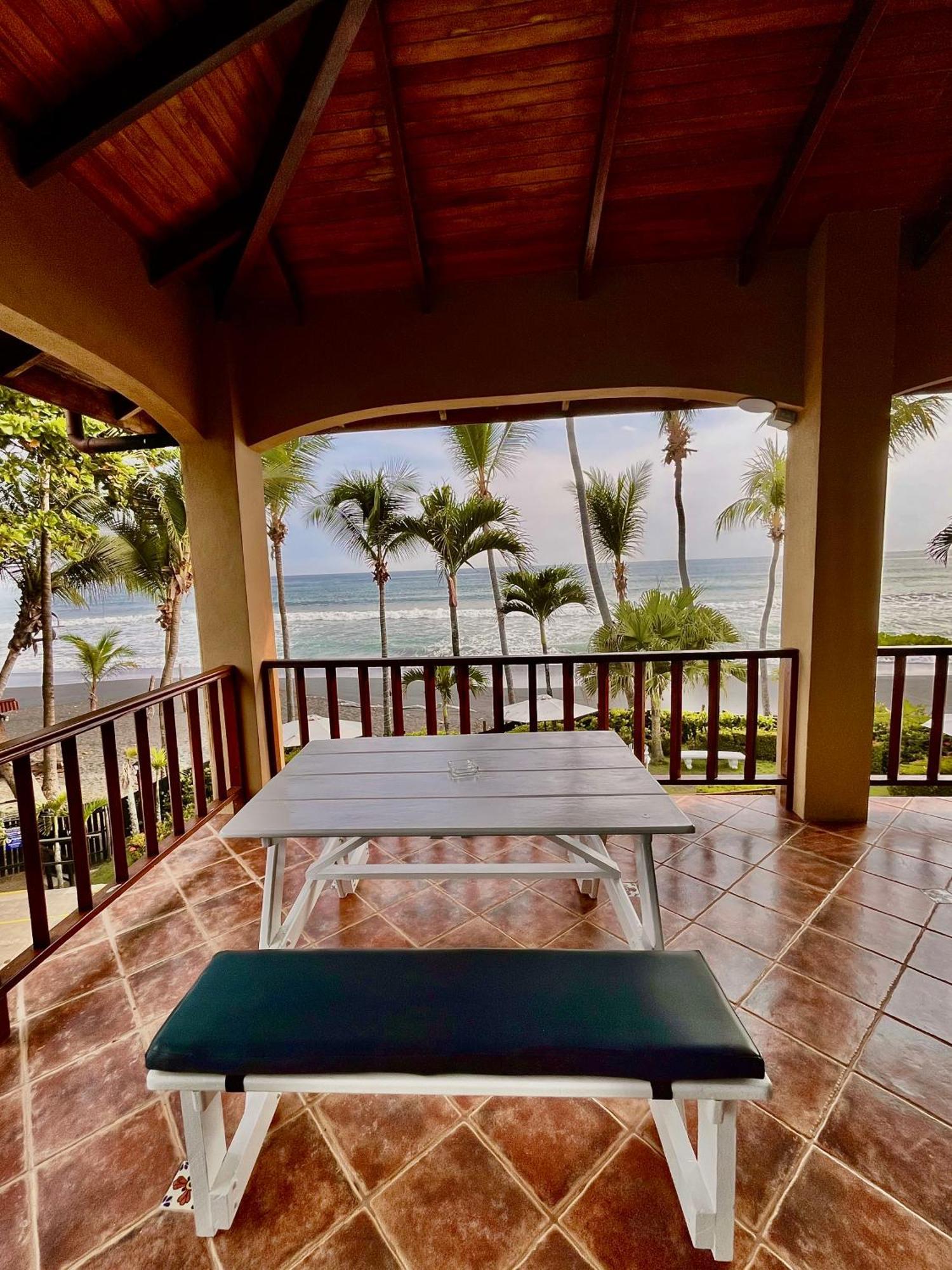 The Backyard Beachfront Hotel Jacó Exterior foto